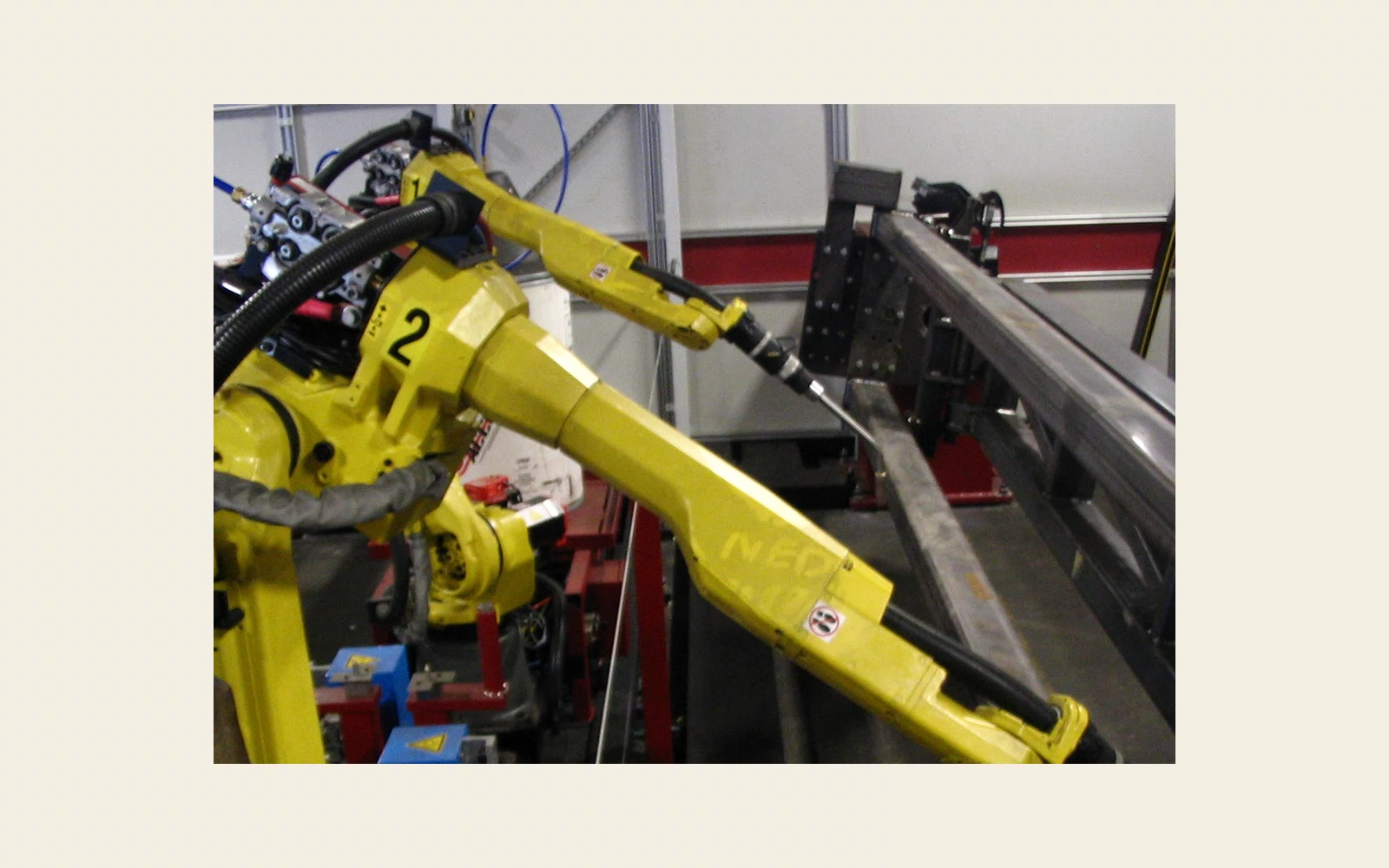 FANUC-sveiseroboter fotografert i 2009. Illustrasjonsfoto – ikke Digit-roboter eller AGCOs fabrikk i Hesston.