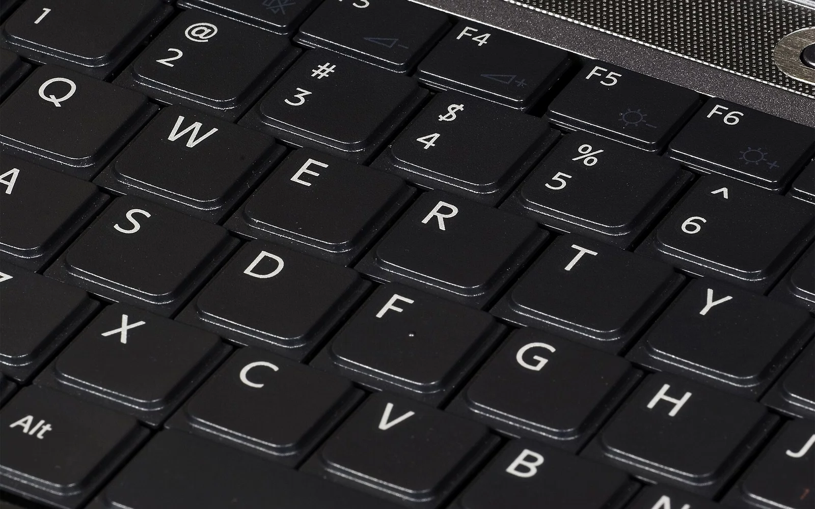 Nærbilde av svart tastatur; illustrasjonsfoto, ikke fra det japanske departementsmøtet.