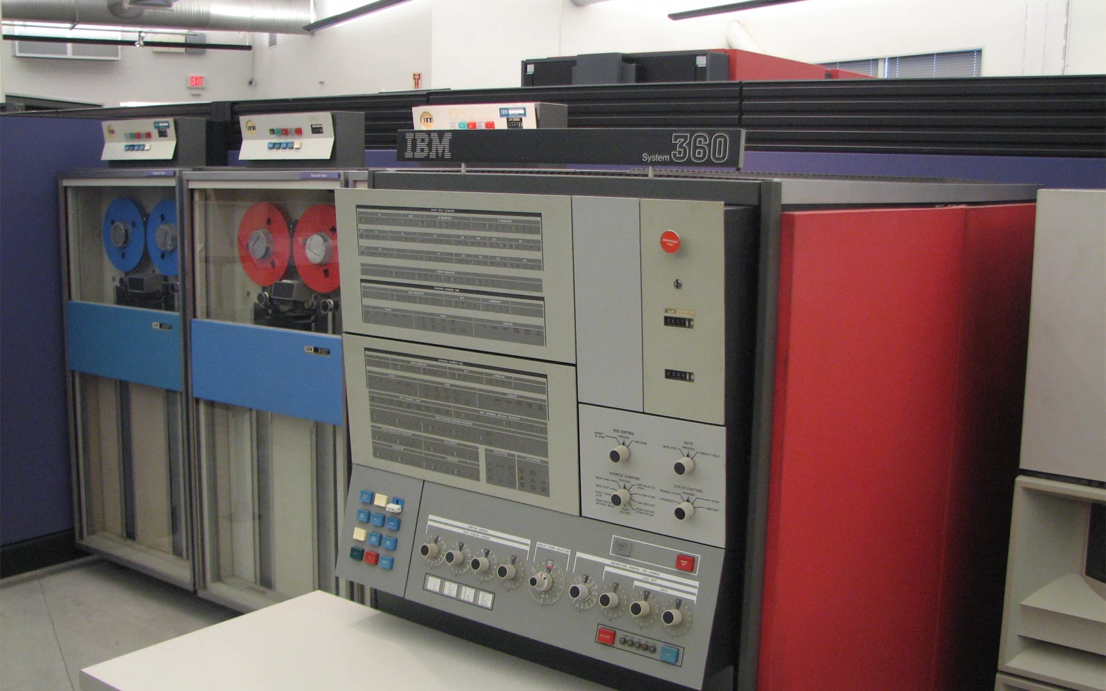 IBM System/360 ved Computer History Museum fotografert 28. mars 2008. Arkivillustrasjon av eldre datateknologi, ikke OpenAIs testutstyr eller en ny KI-maskin.